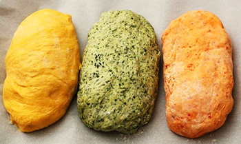 Сдобный трехцветный пасхальный хлеб 